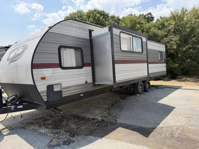 2018 FOREST RIVER CHEROKEE GREY WOLF 27RR